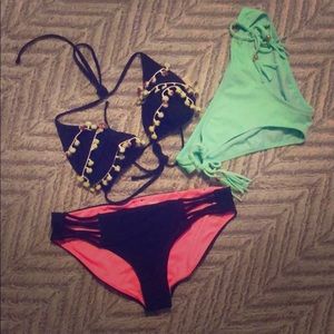 Bundle of 3 swimsuits top / bottoms